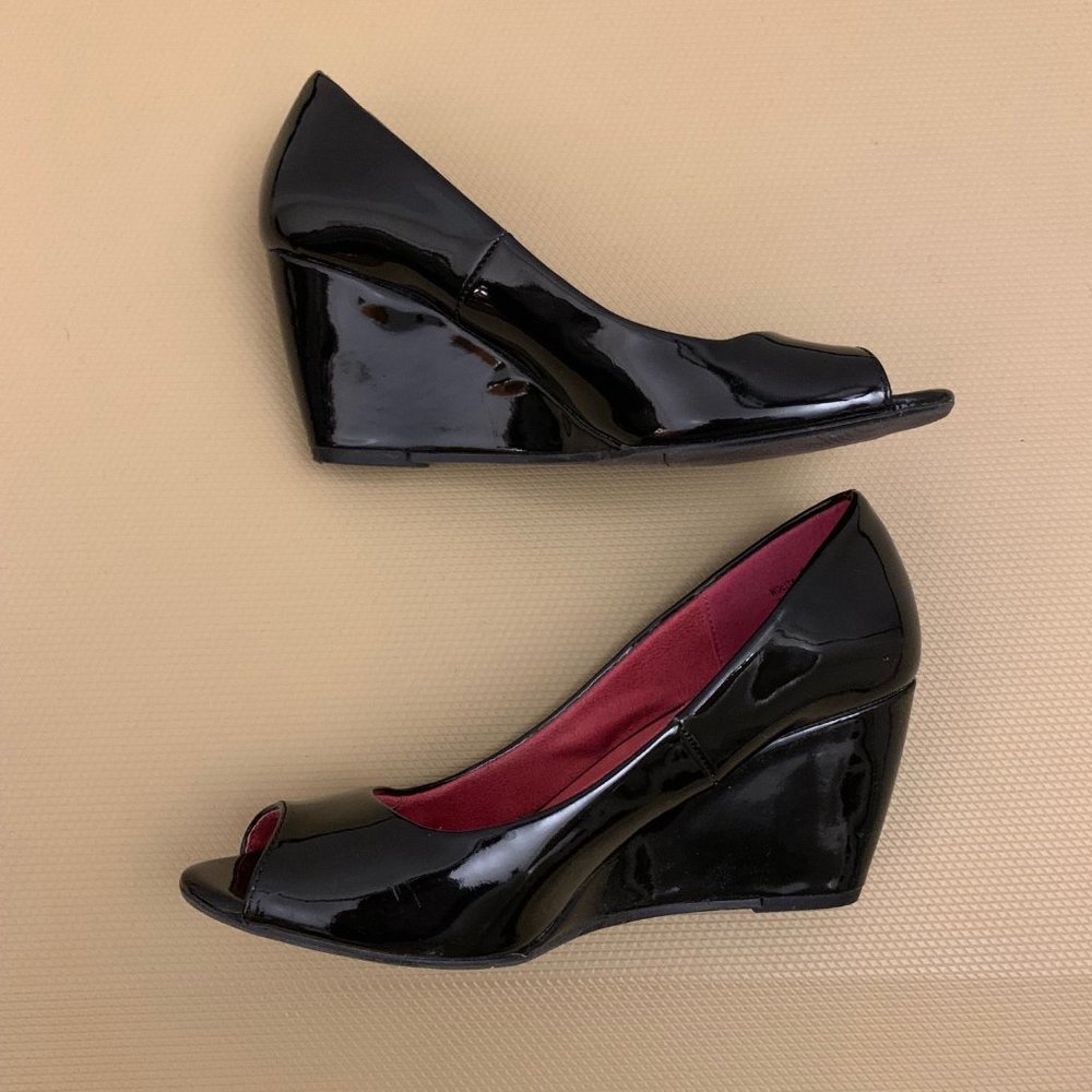 Chinese Laundry Patent Wedge Heels - Picture 3 of 6